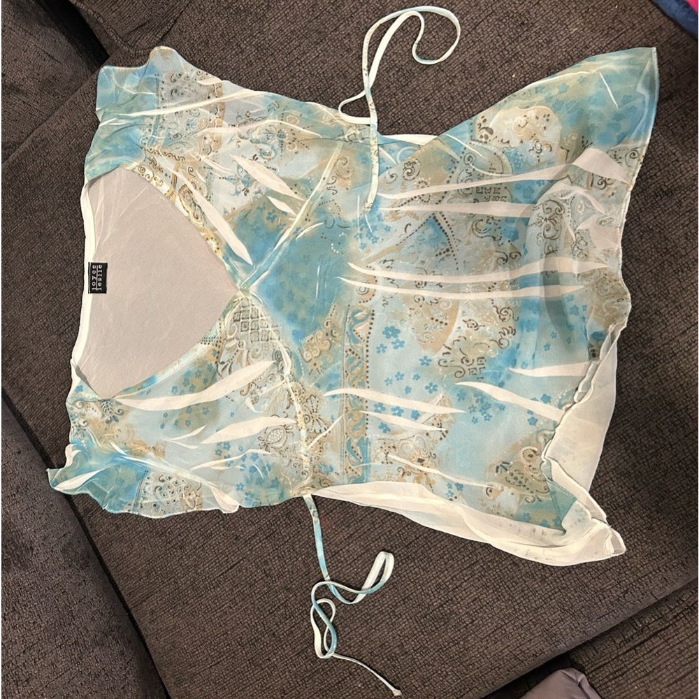2000s flowy quarter length sleeve top.
